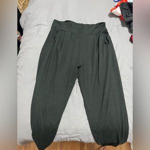 Vuori LuX Harem pants! Black! Large
